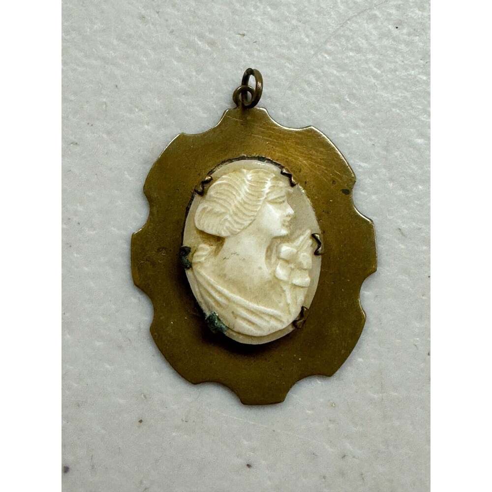 Vintage Carved Shell Cameo Female Pendant Cream Gold Tone Bezel Oval